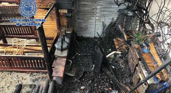 La Policia Nacional detiene a un hombre por incendiar un chiringuito en Marbella