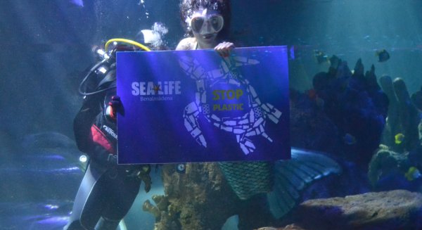Sealife Benalmádena lleva a cabo la actividad 'Piratas y Sirenas' para concienciar sobre el vertido de plásticos