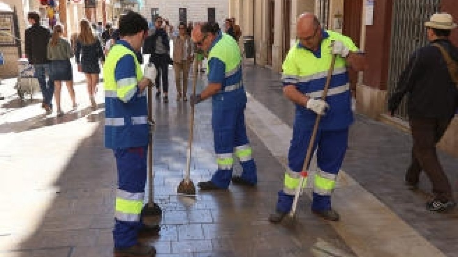 LIMASA utilizará un servicio especial sin vehículo para la recogida de basura en el centro histórico durante la Semana Santa
