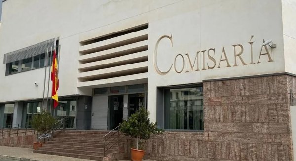Detenida una mujer por engañar a una familia durante la compraventa de una vivienda