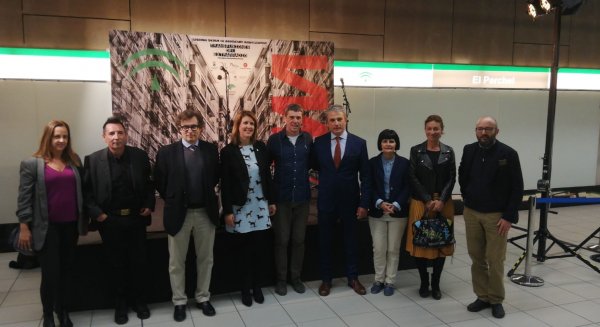 ‘Transfusiones del Extrarradio’ llega a doce estaciones del Metro de Málaga