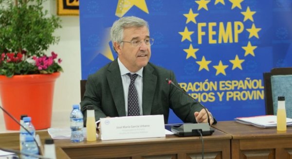 El alcalde de Estepona pide diferir la entrada en vigor de la Ley de Residuos