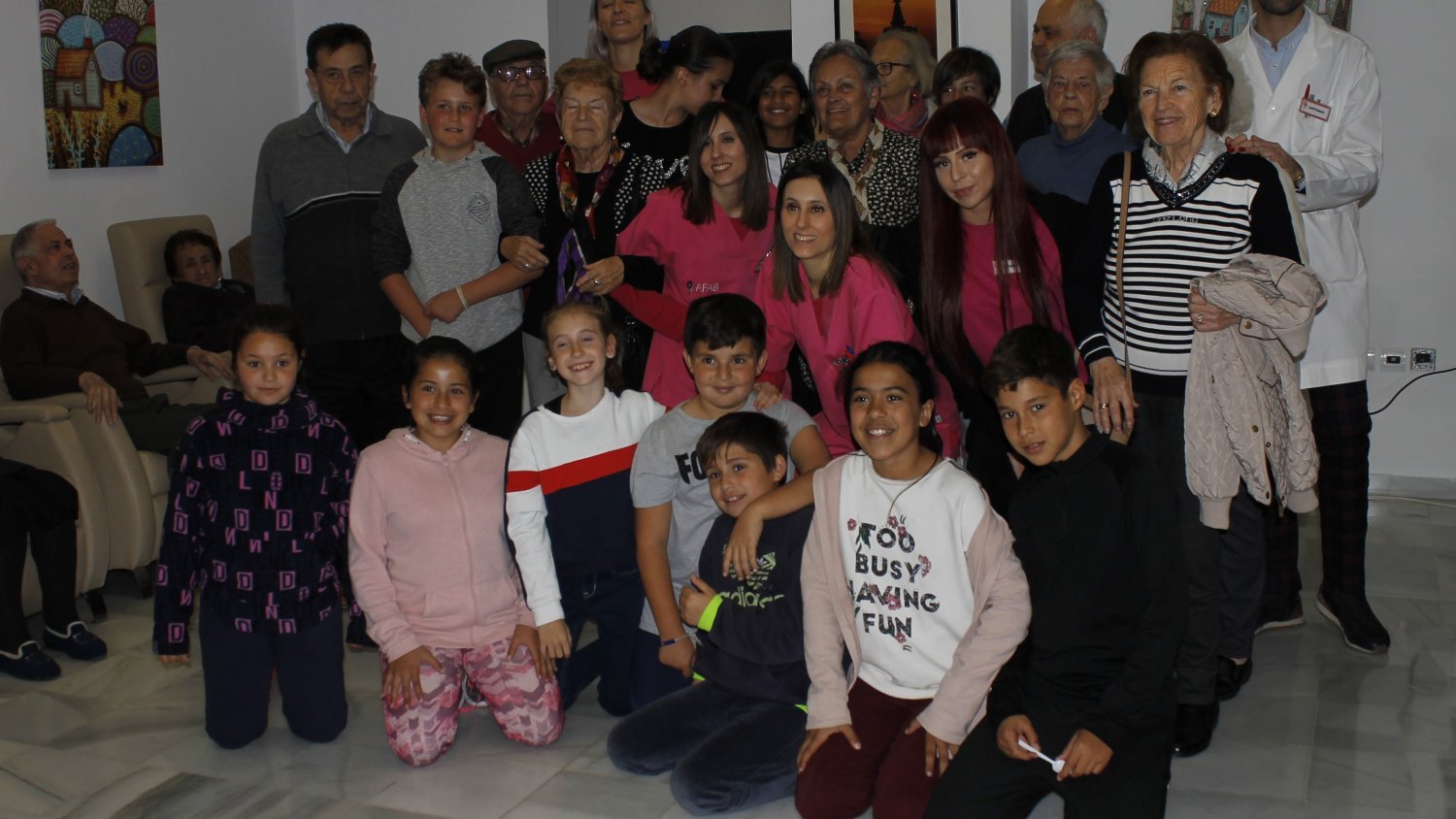 Alumnos del colegio El Tomillar participan en el programa intergeneracional de la Asociación de Alzheimer