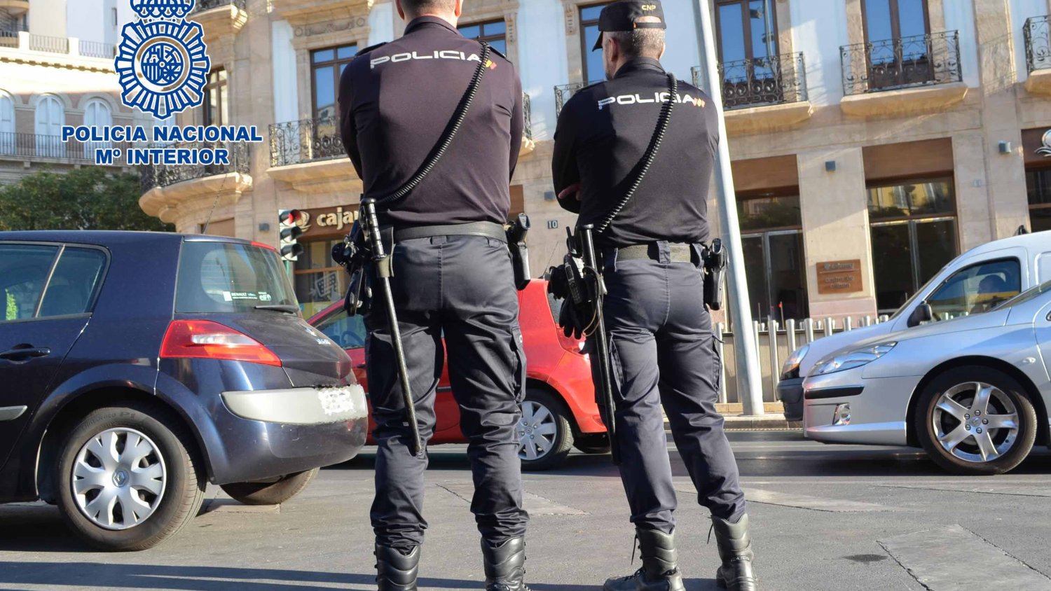 Tres personas detenidas por robar máquinas expendedoras de juguetes instaladas en negocios de Estepona