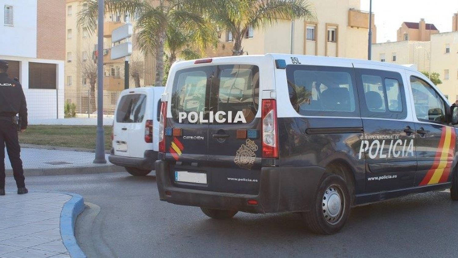 La Policía Nacional detiene 'in fraganti' a dos hombres tras violentar un domicilio en la Cruz de Humilladero