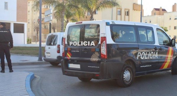La Policía Nacional detiene 'in fraganti' a dos hombres tras violentar un domicilio en la Cruz de Humilladero