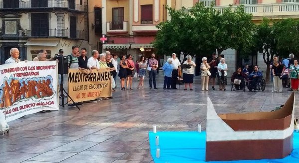 Los Círculo de Silencio, que pretenden hacer sonar la voz de las personas migrantes, cumplen tres años en Málaga