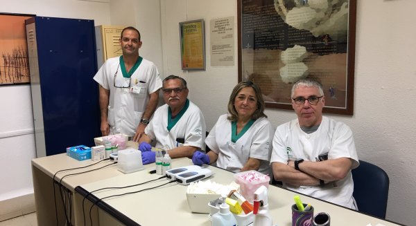 Pacientes en tratamiento con anticoagulantes mejoran su autocuidado en el Hospital Virgen de la Victoria