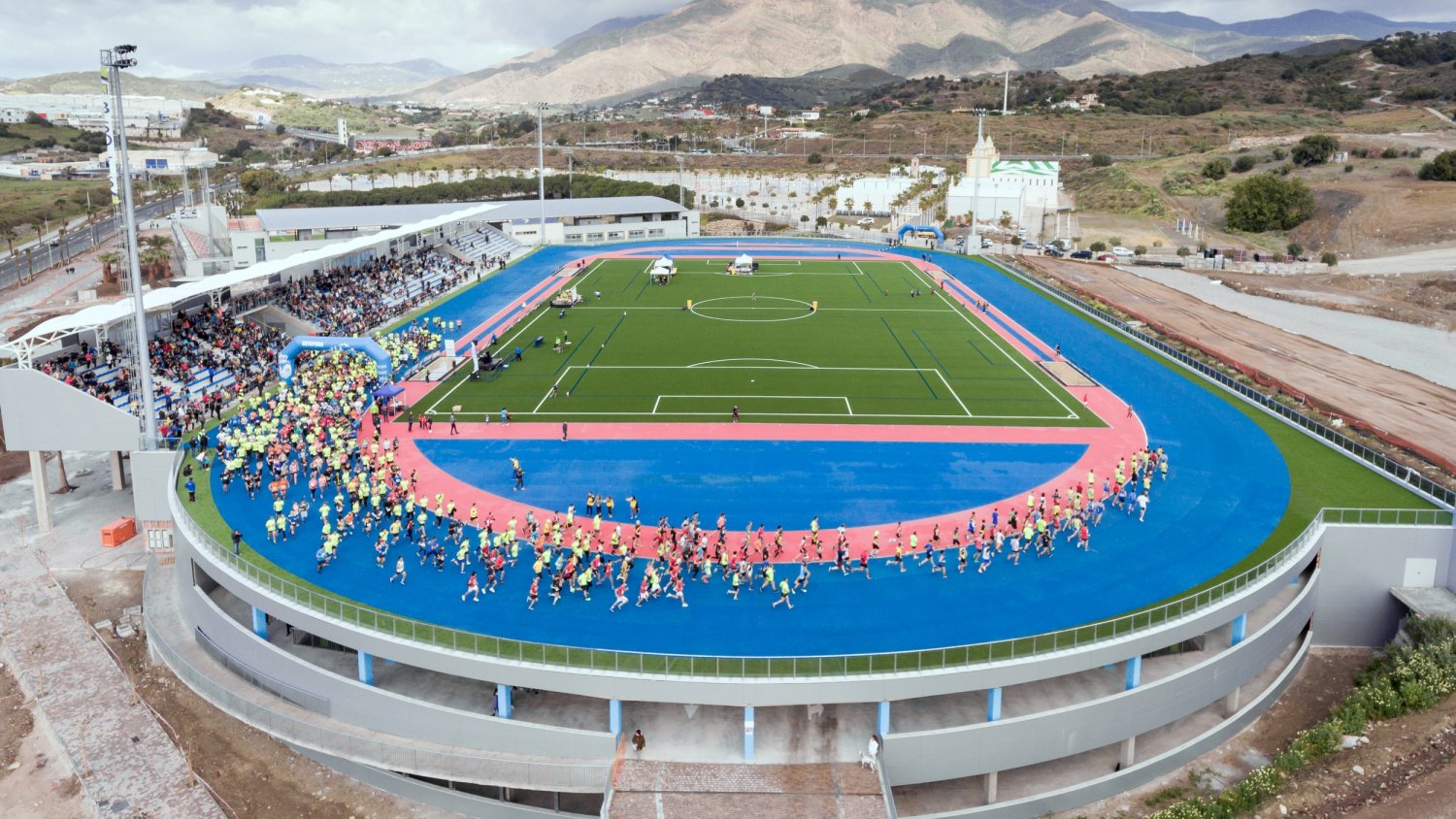El Ayuntamiento de Estepona pone en marcha el Estadio de Atletismo y su aparcamiento