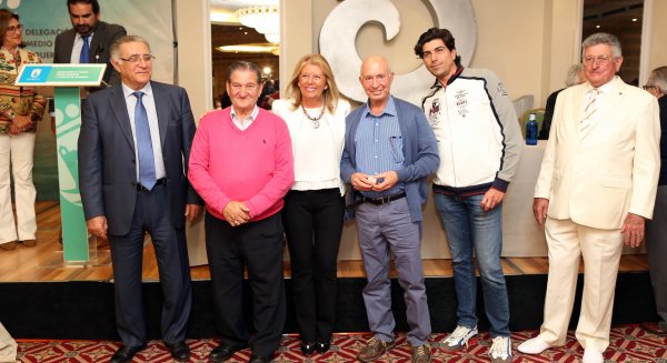 Marbella reconoce a más de 80 empresarios de playas que han superado los 20 años de trayectoria