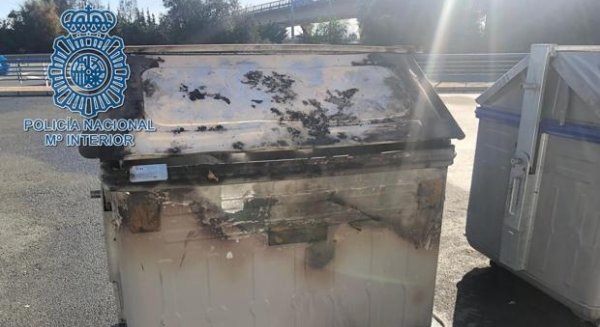 La Policía Nacional detiene a un hombre por el incendio de dos contenedores en la calle Alameda de Capuchino