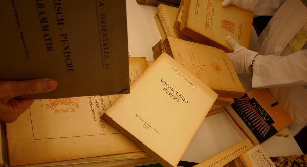 El Museo de Málaga recibe una donación de 348 volúmenes bibliográficos