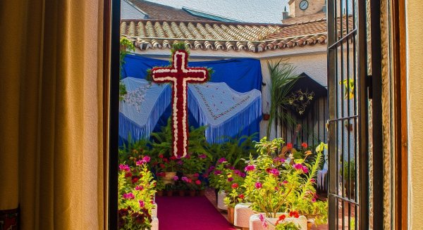 Vélez-Málaga acoge la quinta edición de 'La Cruz de Mayo'