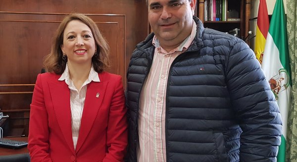 La delegada de la Junta aborda con el alcalde de Pizarra el desdoblamiento de la A-357