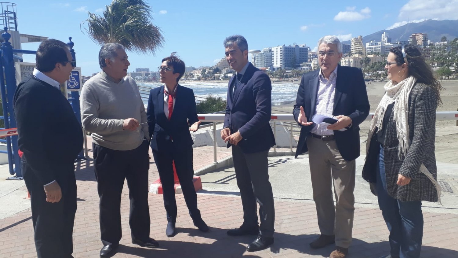 Se hunde parcialmente el barco de vapor Willow anclado en Puerto Marina