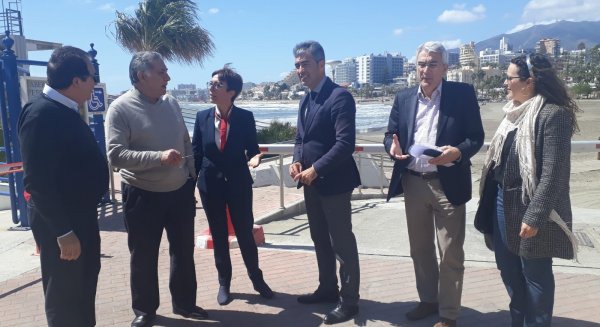 Se hunde parcialmente el barco de vapor Willow anclado en Puerto Marina