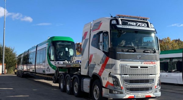 La primera unidad de la ampliación de la flota de trenes del Metro de Málaga sale desde Zaragoza