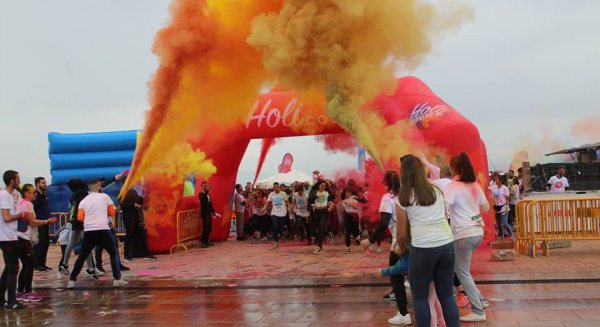 El festival 'Holi Colours' reunió a más de 3.000 personas en Alhaurín el Grande