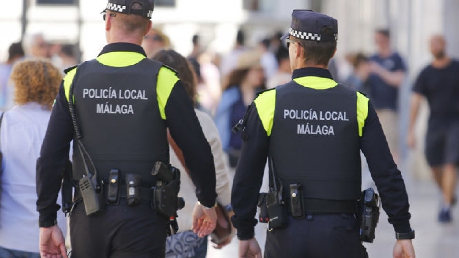 La Policia Local denuncia a tres jóvenes por dañar paneles del Festival de Málaga