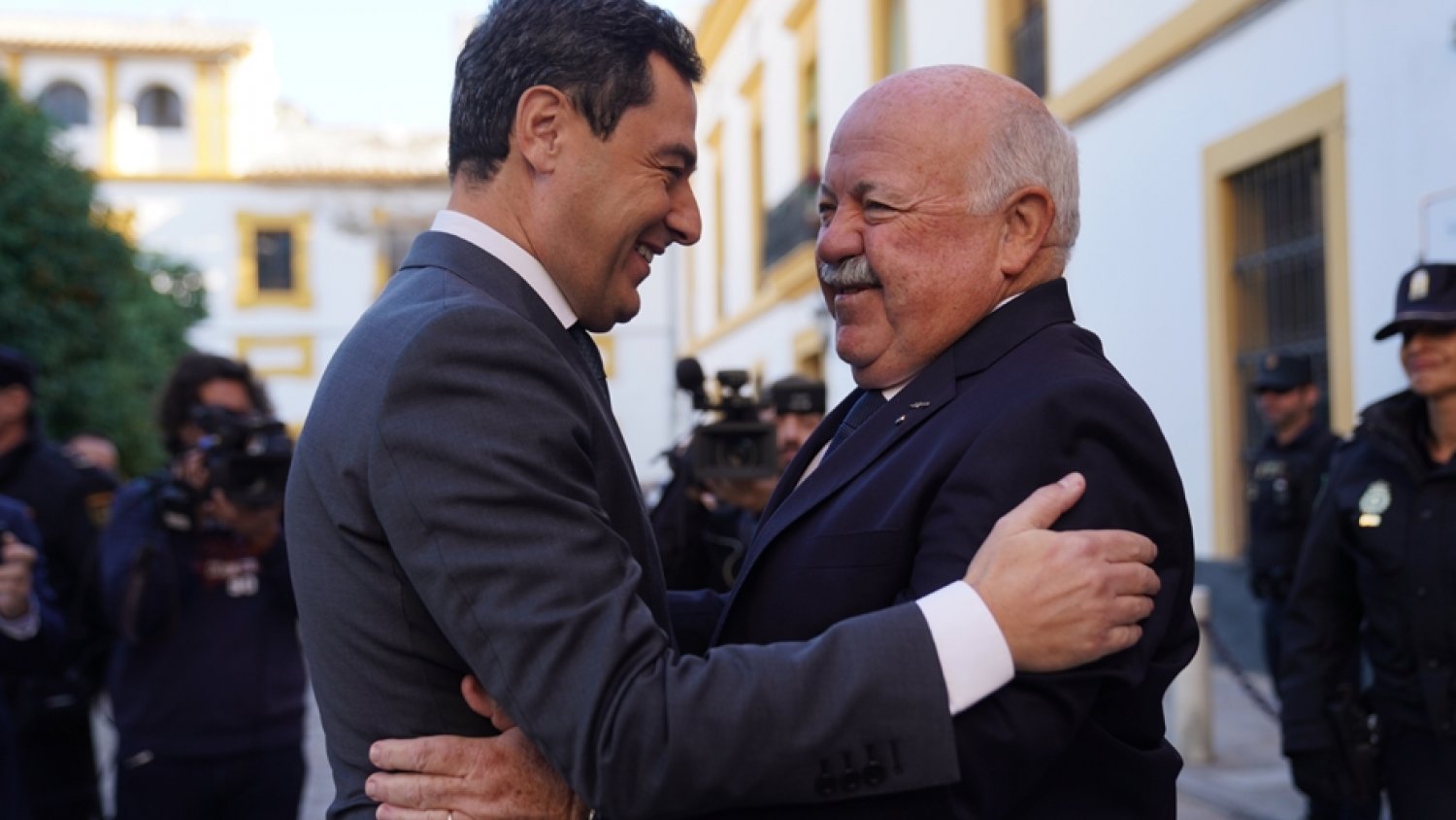 Moreno apela a la moderación para conmemorar el 40 aniversario de la constitución del Parlamento de Andalucía