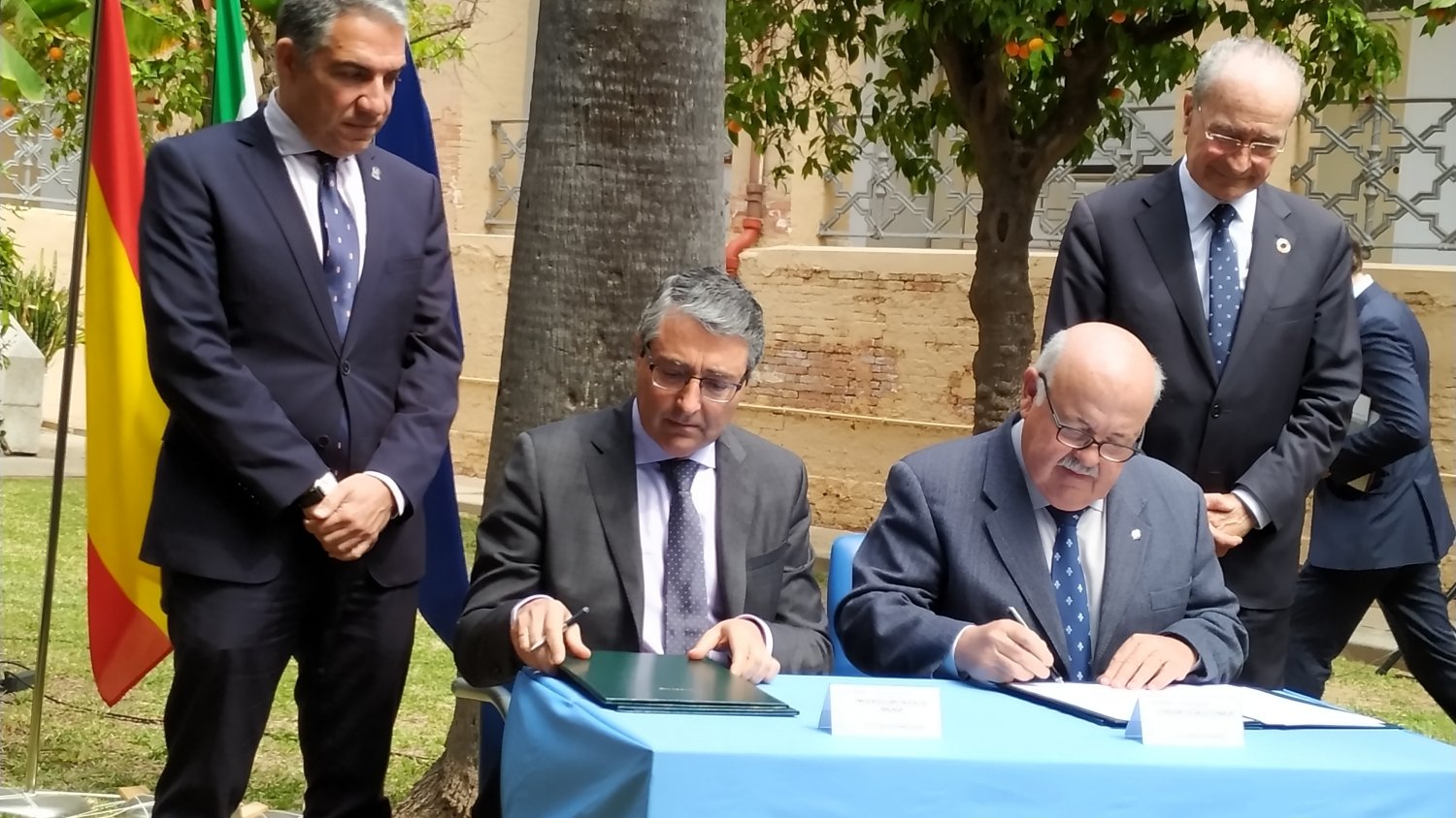La Junta y la Diputación firman la cesión de terrenos para un tercer hospital en la provincia