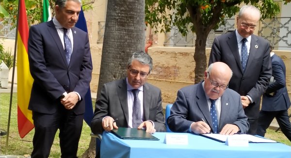 La Junta y la Diputación firman la cesión de terrenos para un tercer hospital en la provincia