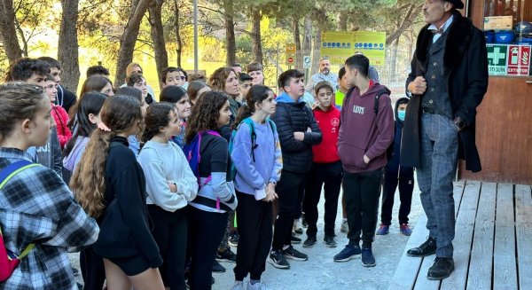 Medio millar de escolares de la provincia asisten al Caminito del Rey