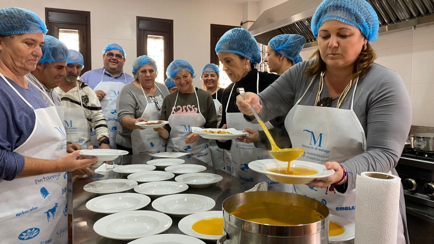 Veinticinco vecinos de Benaladid aprenden sobre gastronomía social y saludable