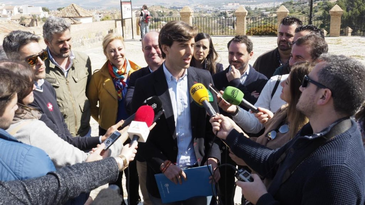 El PP reivindica en Antequera la defensa de las tradiciones y de la Semana Santa