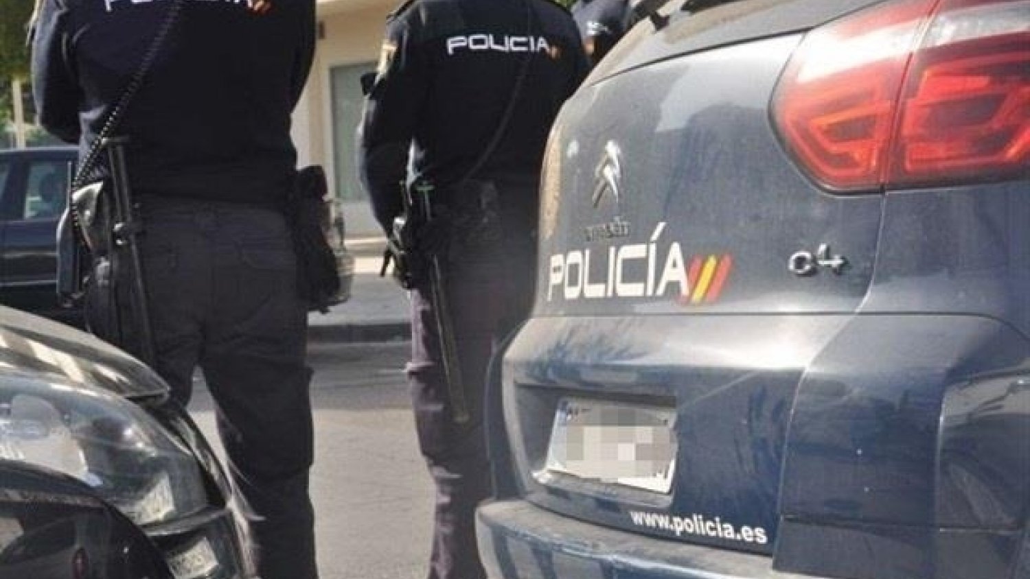 La Policía Nacional detiene a dos hombres por el asalto a un joven con el procedimiento del 'mataleón'