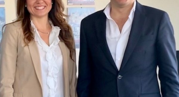 La Asociación Viviendas Turísticas de Andalucía traslada su aportación sobre el sector a la delegada de Turismo en Málaga