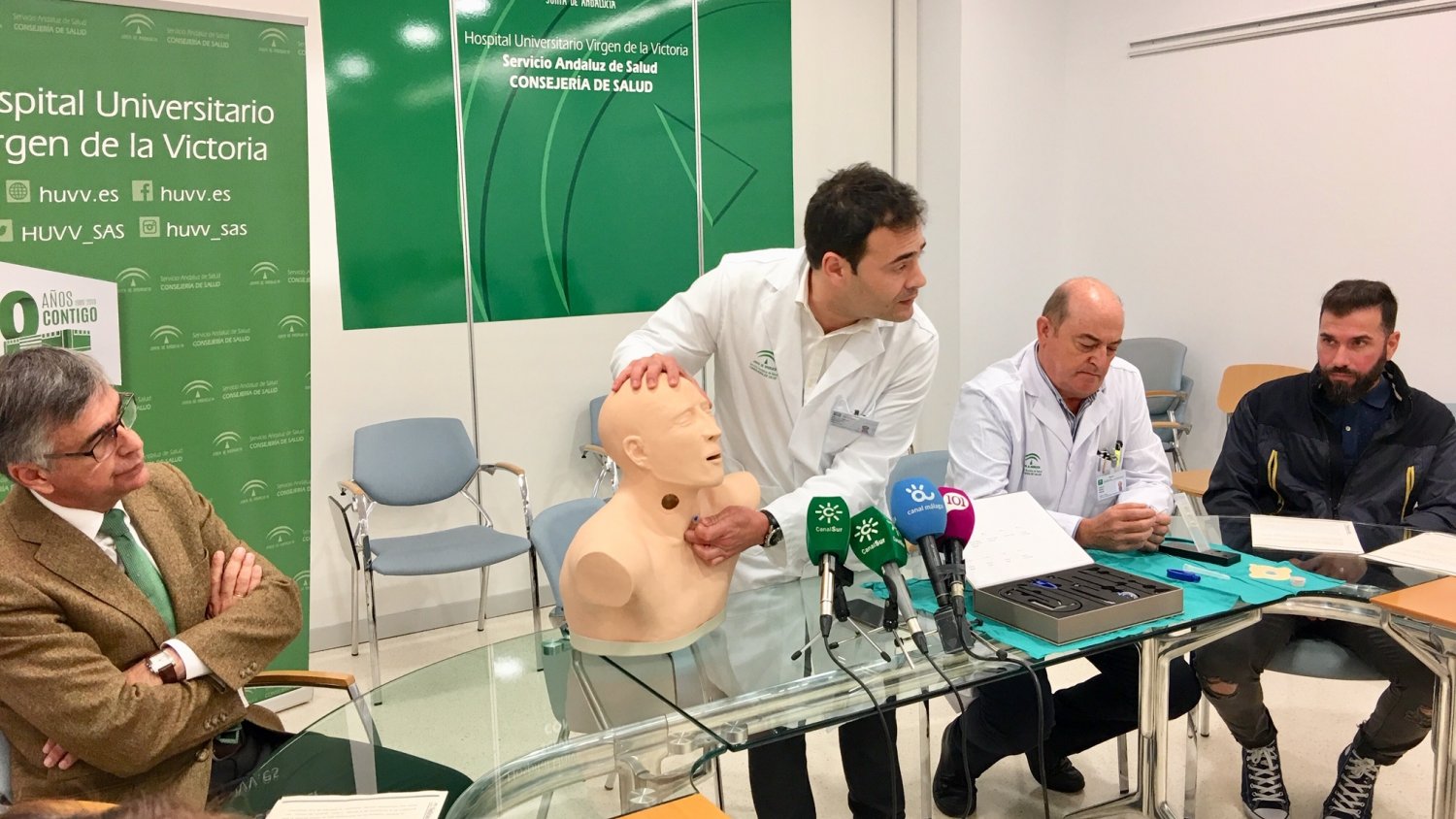 Pacientes sometidos a extirpación de laringue recuperan su voz