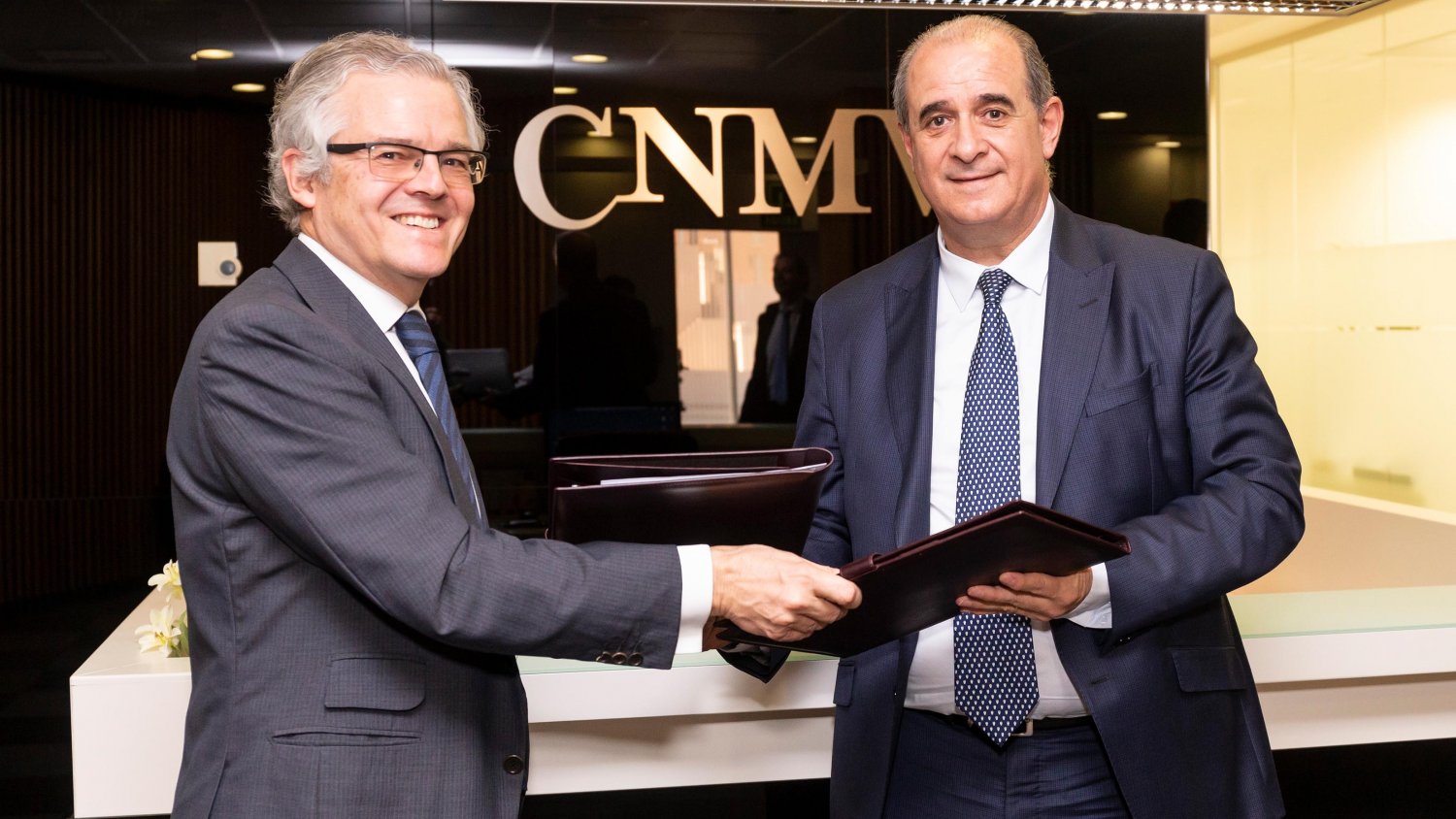 La Dirección General de la Policía y la CNMV firman un convenio  para la persecución del fraude financiero