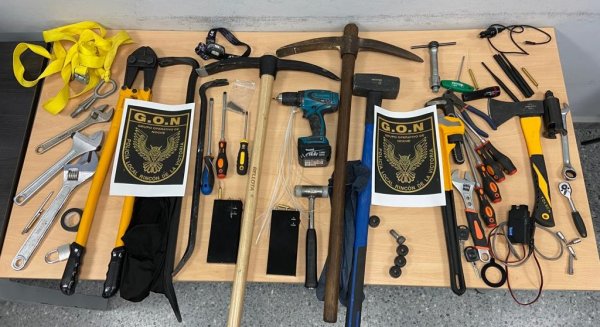 Detenidos tres individuos por robar un vehículo y conducción temeraria en Rincón de la Victoria