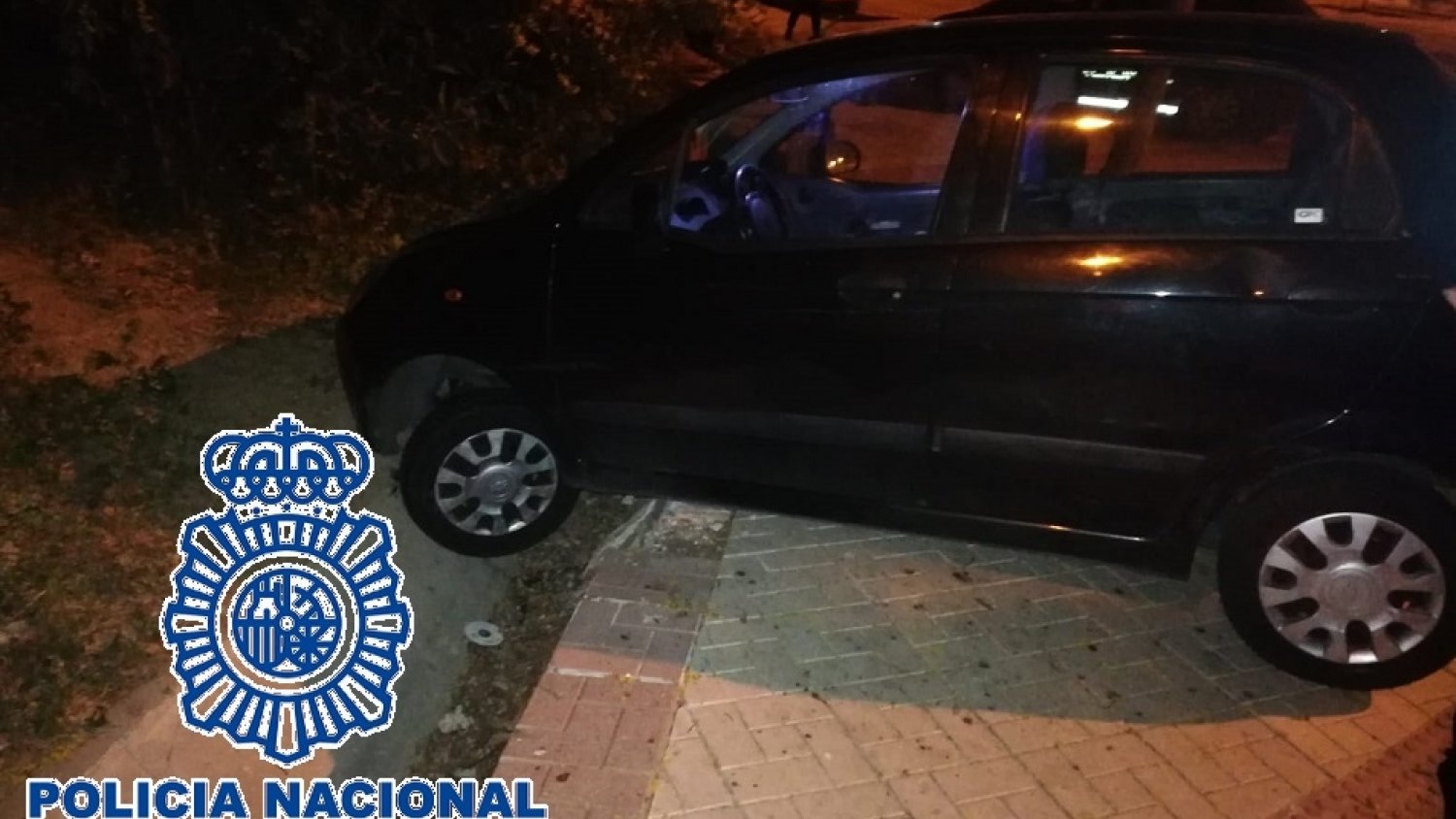 La Policía Nacional detiene a un hombre por intentar atropellar a la ex pareja de su novia