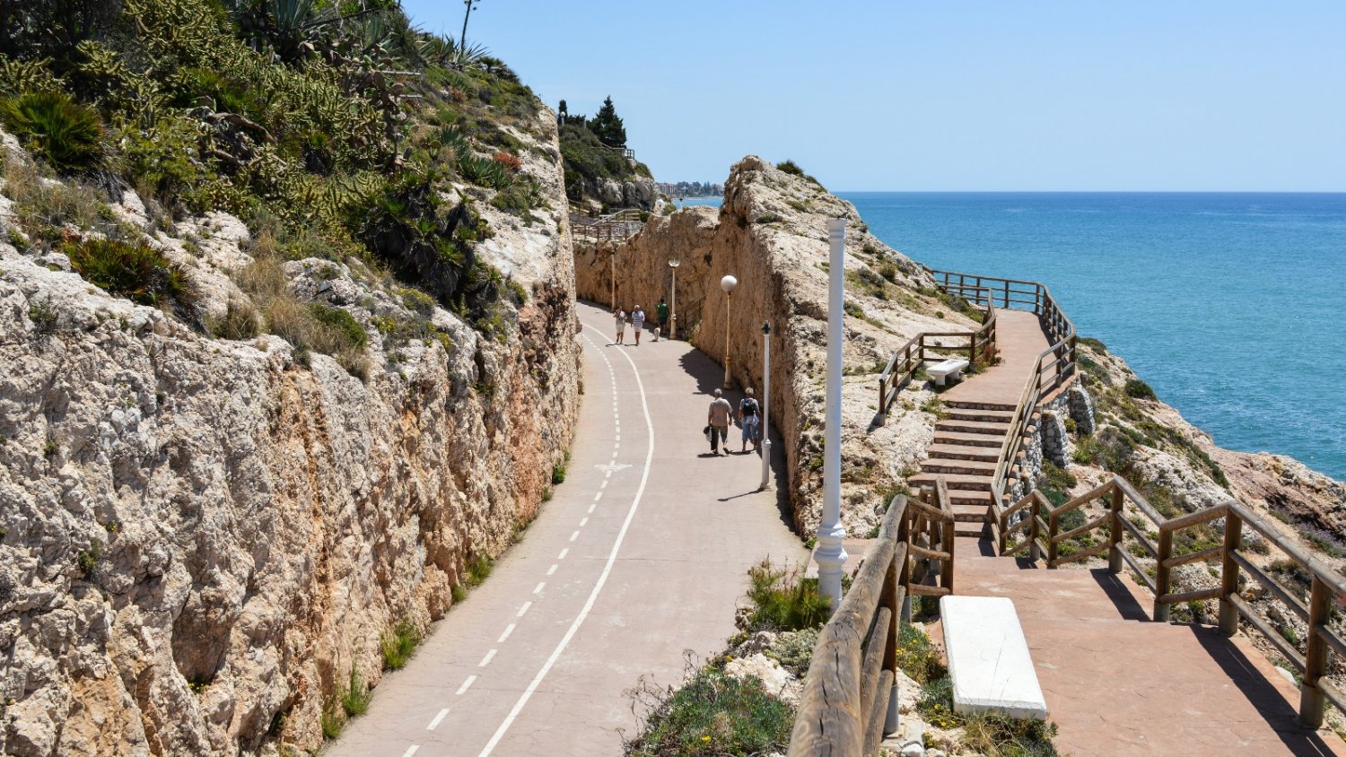 El Ayuntamiento licita el proyecto de rehabilitación y señalización de la Senda Litoral a su paso por Los Acantilados