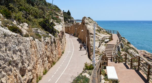 El Ayuntamiento licita el proyecto de rehabilitación y señalización de la Senda Litoral a su paso por Los Acantilados