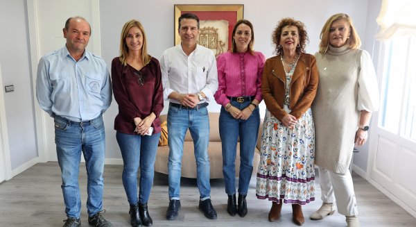 El pleno de Torrox aprueba la nueva estructura municipal consensuada por el equipo de gobierno y los sindicatos