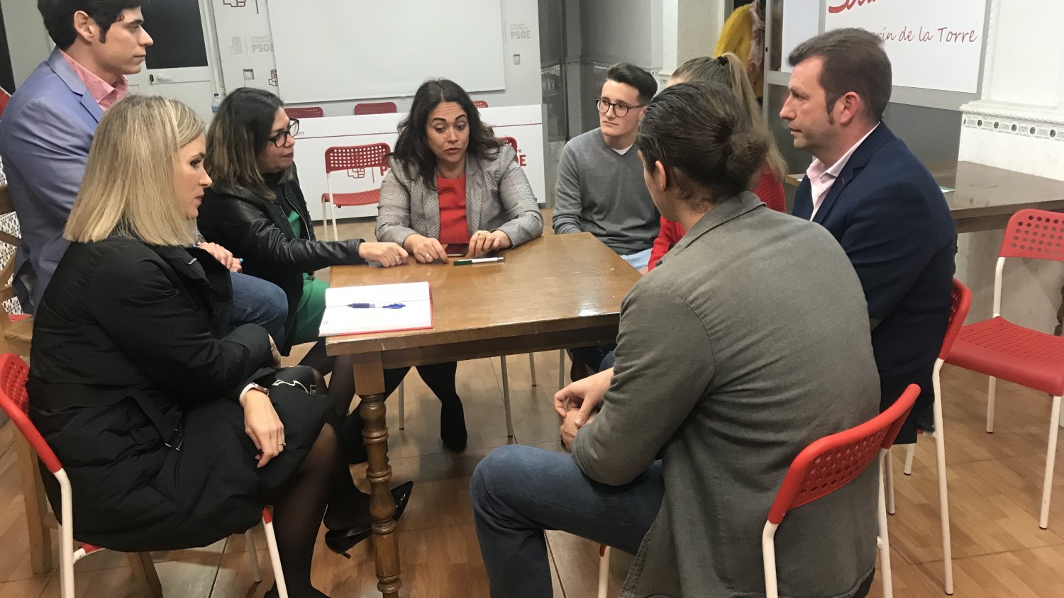 El PSOE busca implantar un período de prácticas para potenciar la integración laboral de los universitarios