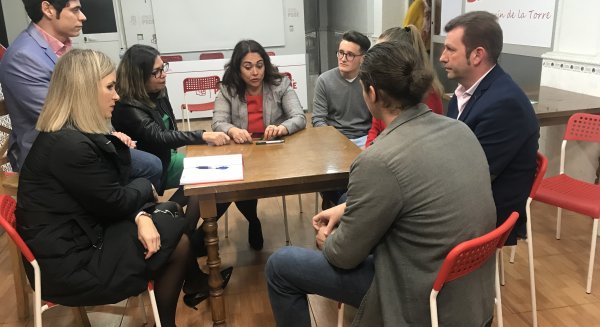 El PSOE busca implantar un período de prácticas para potenciar la integración laboral de los universitarios