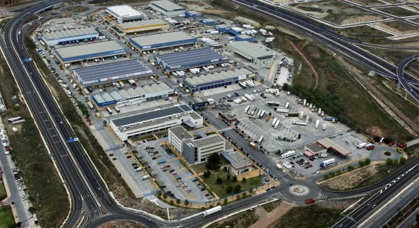 La Junta aprueba instalar electrolineras, nuevo alumbrado y placas fotovoltáicas en el área logística de Málaga