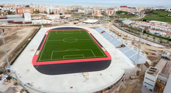 Estepona licita la dotación de material y equipamiento para el Estadio de Atletismo