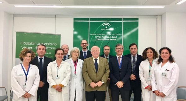 El consejero de Salud y Familias visita el Hospital Virgen de la Victoria
