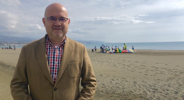 Torre del Mar celebra unas nuevas Jornadas Medioambientales con escolares en su litoral