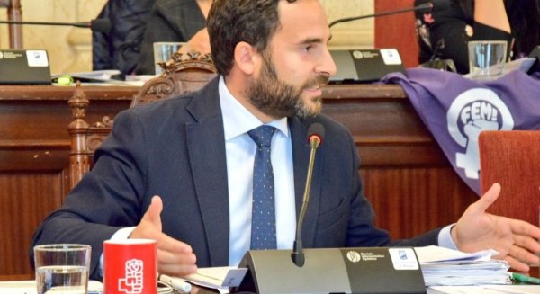 El Pleno de Málaga acuerda por mayoría absoluta cesar a Porras y al gerente de LIMASA