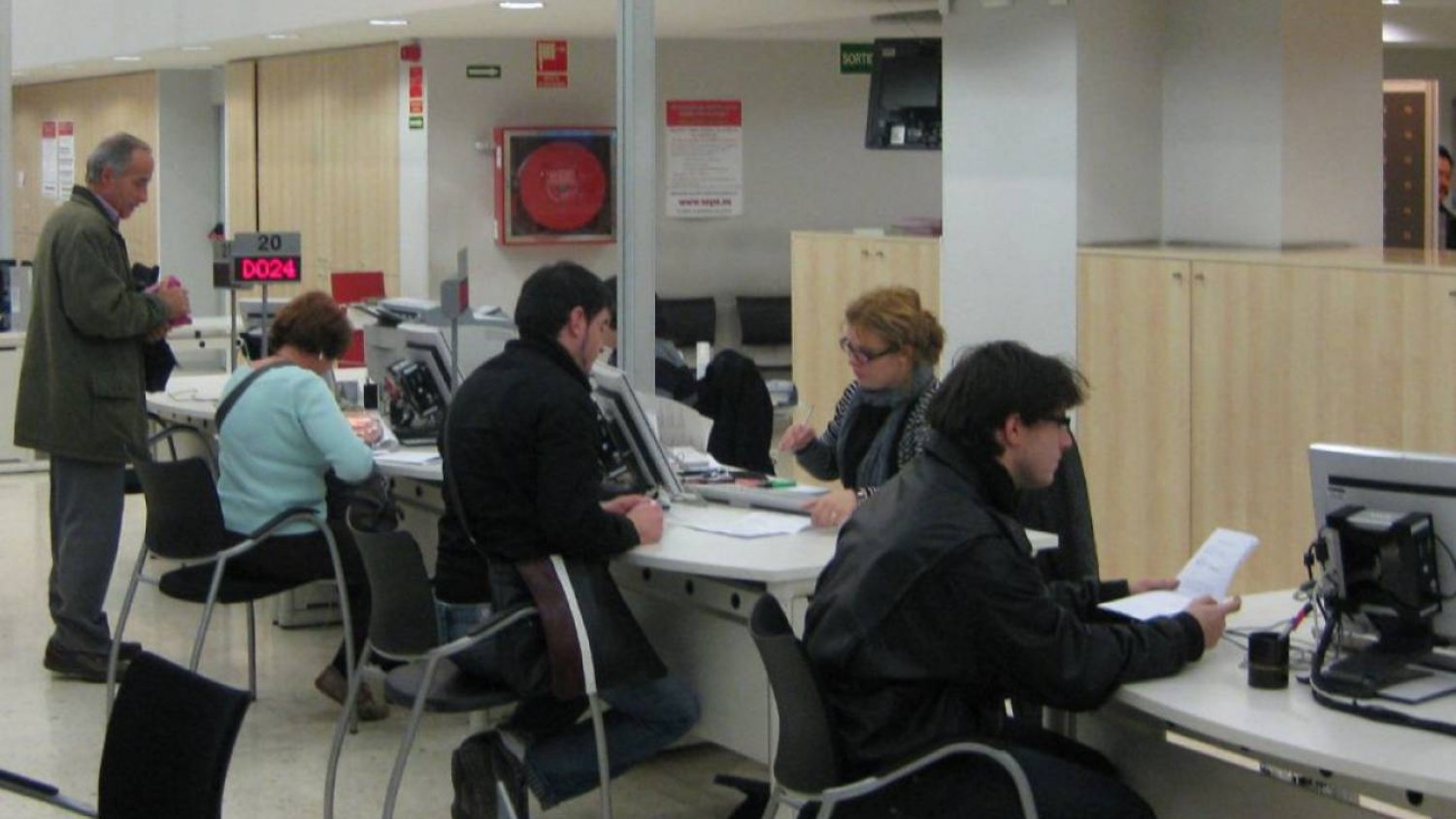 El paro desciende en 449 personas durante el pasado mes de febrero
