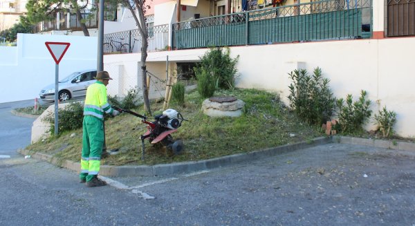 Estepona acondiciona el área de aparcamientos situado junto al cuartel de la Guardia Civil