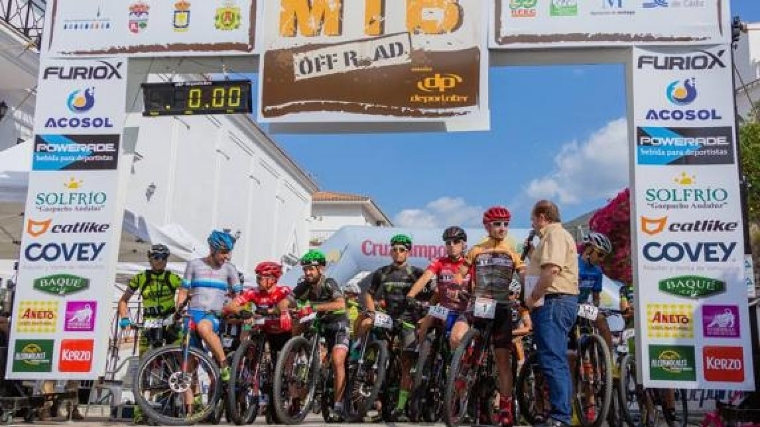 Los ciclistas José Luis Carrasco y María Díaz repiten en la Vuelta a Andalucía MTB