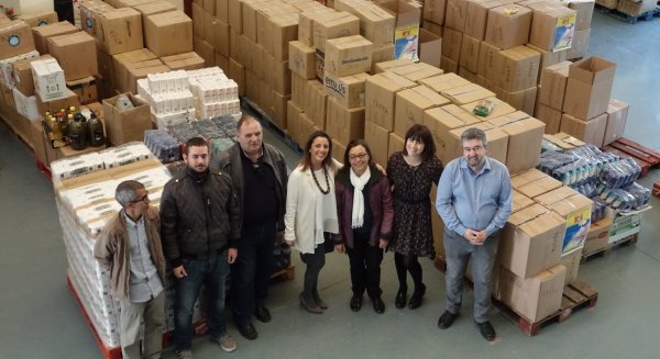 Málaga envía 22.000 kilos de alimentos y 4 autobuses a los campamentos saharahuis