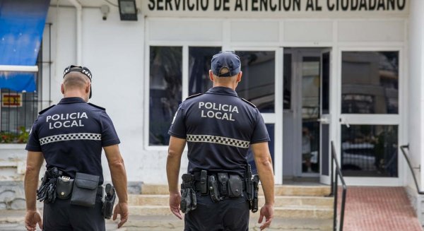 La Policía Local de Torremolinos detiene a un hombre por robar un patinete eléctrico y una chaqueta